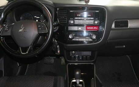 Mitsubishi Outlander III рестайлинг 3, 2017 год, 1 930 000 рублей, 7 фотография