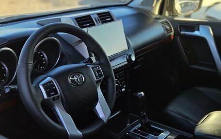 Toyota Land Cruiser Prado 150 рестайлинг 2, 2016 год, 3 699 000 рублей, 9 фотография