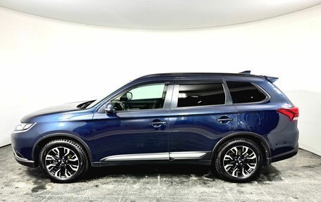 Mitsubishi Outlander III рестайлинг 3, 2021 год, 2 590 000 рублей, 8 фотография