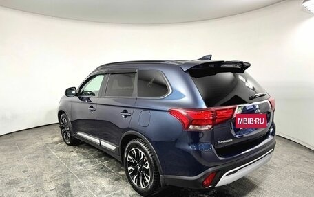 Mitsubishi Outlander III рестайлинг 3, 2021 год, 2 590 000 рублей, 7 фотография