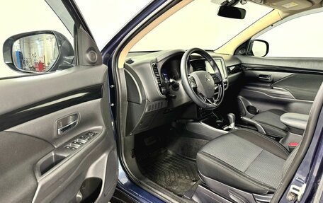 Mitsubishi Outlander III рестайлинг 3, 2021 год, 2 590 000 рублей, 12 фотография