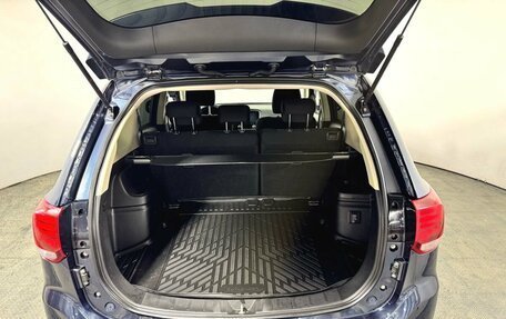 Mitsubishi Outlander III рестайлинг 3, 2021 год, 2 590 000 рублей, 11 фотография