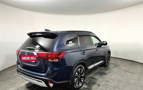 Mitsubishi Outlander III рестайлинг 3, 2021 год, 2 590 000 рублей, 5 фотография