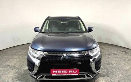Mitsubishi Outlander III рестайлинг 3, 2021 год, 2 590 000 рублей, 2 фотография