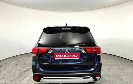 Mitsubishi Outlander III рестайлинг 3, 2021 год, 2 590 000 рублей, 6 фотография