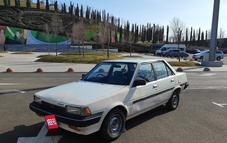 Toyota Carina, 1984 год, 136 000 рублей, 1 фотография