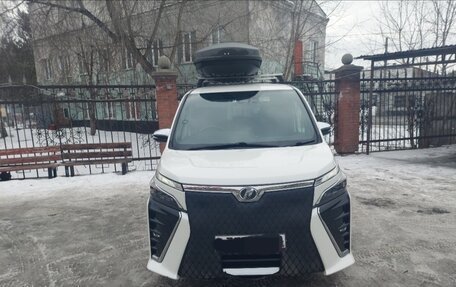 Toyota Voxy III, 2018 год, 2 690 000 рублей, 1 фотография