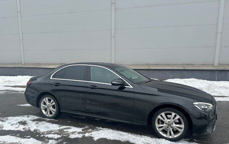 Mercedes-Benz E-Класс, 2021 год, 3 220 000 рублей, 7 фотография