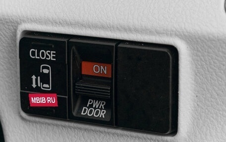 Toyota Sienta II, 2017 год, 1 350 000 рублей, 19 фотография