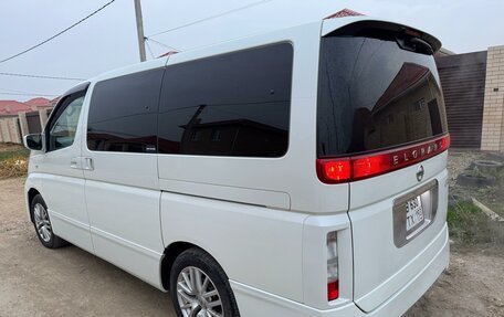 Nissan Elgrand III, 2003 год, 1 200 000 рублей, 14 фотография