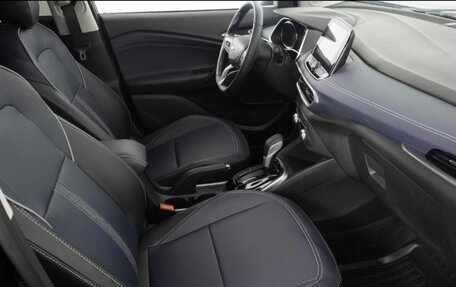 Chevrolet Tracker, 2023 год, 2 300 000 рублей, 4 фотография