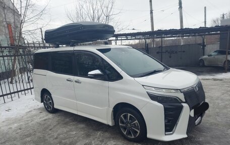 Toyota Voxy III, 2018 год, 2 690 000 рублей, 3 фотография