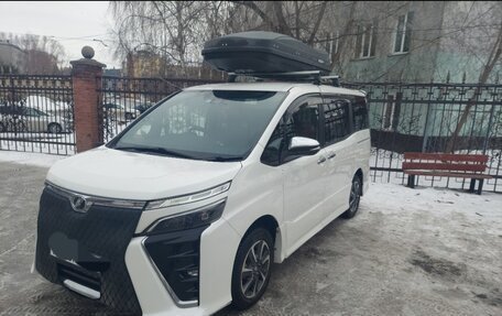 Toyota Voxy III, 2018 год, 2 690 000 рублей, 4 фотография
