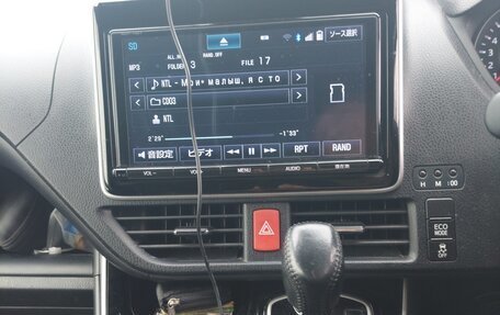 Toyota Voxy III, 2018 год, 2 690 000 рублей, 8 фотография