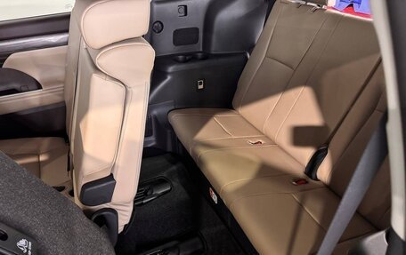 Toyota Highlander, 2025 год, 5 490 000 рублей, 29 фотография