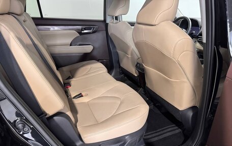 Toyota Highlander, 2025 год, 5 490 000 рублей, 31 фотография