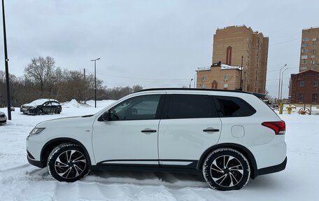 Mitsubishi Outlander III рестайлинг 3, 2021 год, 1 230 000 рублей, 8 фотография