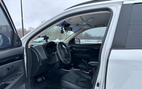 Mitsubishi Outlander III рестайлинг 3, 2021 год, 1 230 000 рублей, 10 фотография