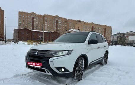 Mitsubishi Outlander III рестайлинг 3, 2021 год, 1 230 000 рублей, 3 фотография