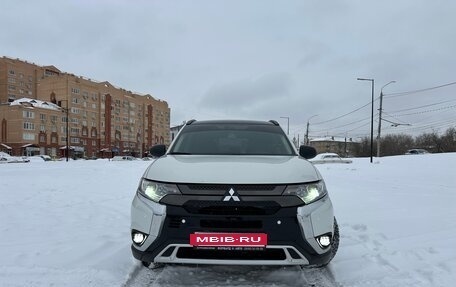 Mitsubishi Outlander III рестайлинг 3, 2021 год, 1 230 000 рублей, 2 фотография