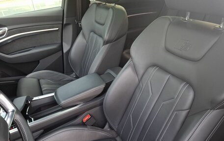 Audi e-tron I, 2020 год, 4 830 000 рублей, 18 фотография