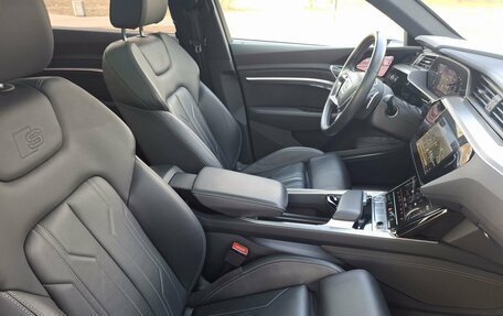 Audi e-tron I, 2020 год, 4 830 000 рублей, 30 фотография