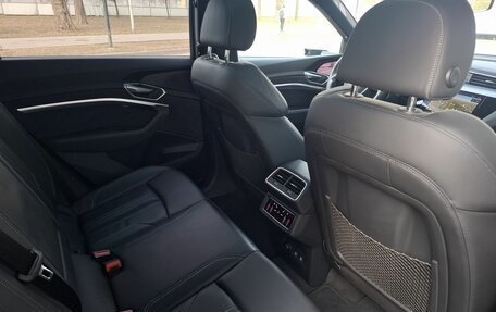 Audi e-tron I, 2020 год, 4 830 000 рублей, 33 фотография