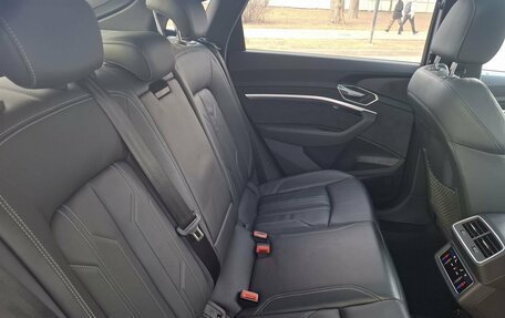 Audi e-tron I, 2020 год, 4 830 000 рублей, 32 фотография