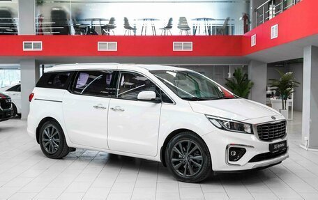 KIA Carnival III, 2018 год, 2 590 000 рублей, 3 фотография