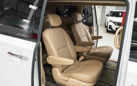 KIA Carnival III, 2018 год, 2 590 000 рублей, 10 фотография