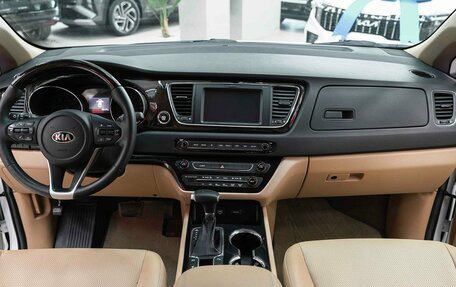 KIA Carnival III, 2018 год, 2 590 000 рублей, 12 фотография