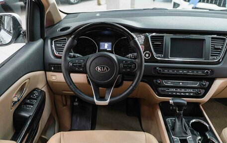 KIA Carnival III, 2018 год, 2 590 000 рублей, 14 фотография