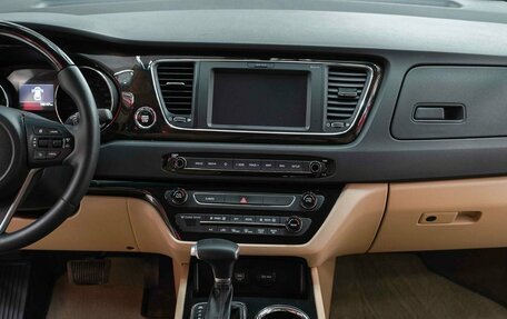 KIA Carnival III, 2018 год, 2 590 000 рублей, 13 фотография