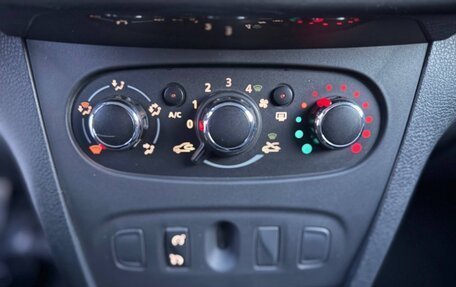 Renault Sandero II рестайлинг, 2019 год, 800 000 рублей, 9 фотография