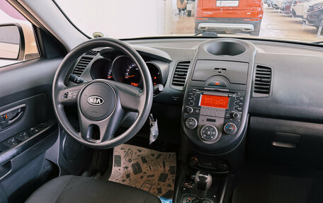 KIA Soul I рестайлинг, 2010 год, 900 000 рублей, 34 фотография