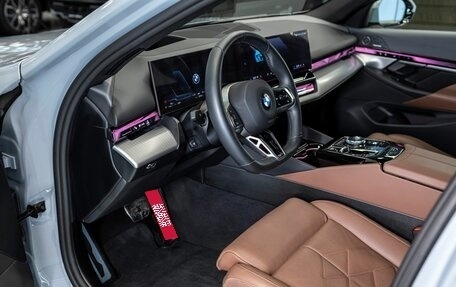 BMW 5 серия, 2024 год, 8 999 999 рублей, 12 фотография