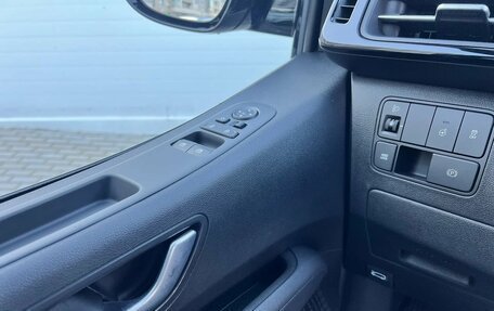 Hyundai Staria, 2021 год, 4 899 000 рублей, 12 фотография