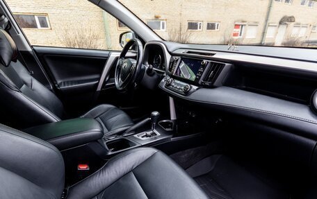 Toyota RAV4, 2016 год, 2 000 000 рублей, 31 фотография