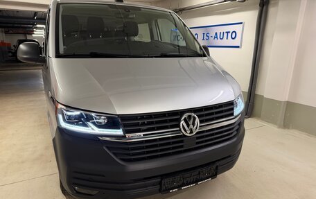 Volkswagen Caravelle T6 рестайлинг, 2023 год, 4 500 900 рублей, 2 фотография