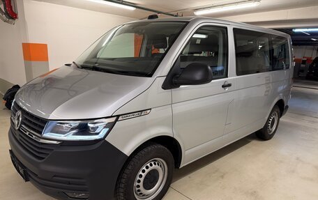 Volkswagen Caravelle T6 рестайлинг, 2023 год, 4 500 900 рублей, 3 фотография