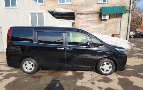 Toyota Esquire I, 2016 год, 1 900 000 рублей, 3 фотография