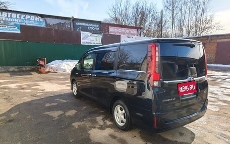 Toyota Esquire I, 2016 год, 1 900 000 рублей, 6 фотография