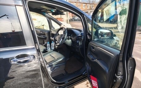 Toyota Esquire I, 2016 год, 1 900 000 рублей, 11 фотография