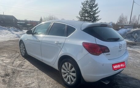 Opel Astra J, 2011 год, 630 000 рублей, 3 фотография