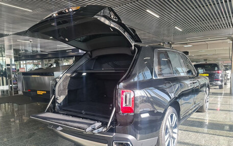 Rolls-Royce Cullinan, 2019 год, 31 000 000 рублей, 5 фотография