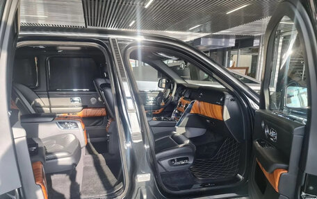 Rolls-Royce Cullinan, 2019 год, 31 000 000 рублей, 14 фотография