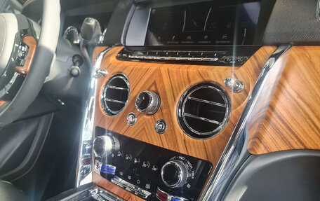 Rolls-Royce Cullinan, 2019 год, 31 000 000 рублей, 8 фотография