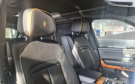 Rolls-Royce Cullinan, 2019 год, 31 000 000 рублей, 16 фотография