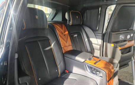 Rolls-Royce Cullinan, 2019 год, 31 000 000 рублей, 17 фотография