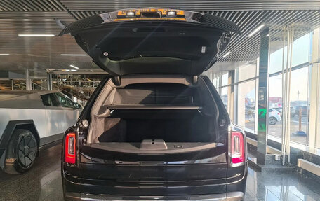 Rolls-Royce Cullinan, 2019 год, 31 000 000 рублей, 21 фотография